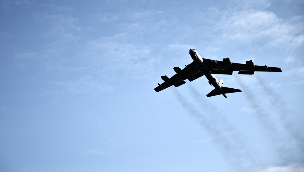 B52 Bomber Crash Kills Eight in California B52 Bomber Crash Kills Eight in California
