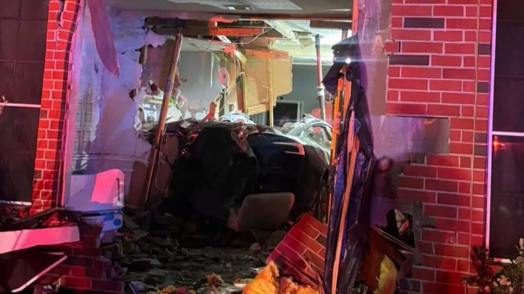 Tesla autopilot crash kills woman in Texas home Tesla autopilot crash kills woman in Texas home