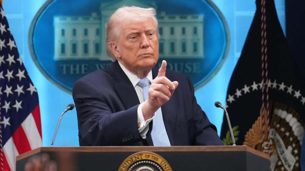 Trump Signs Russia Sanctions Law Trump Signs Russia Sanctions Law