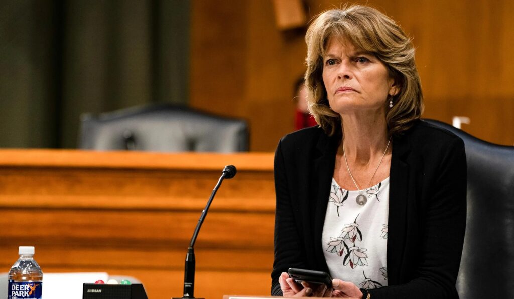 Lisa Murkowski Endorses Democrat for Alaska Governor